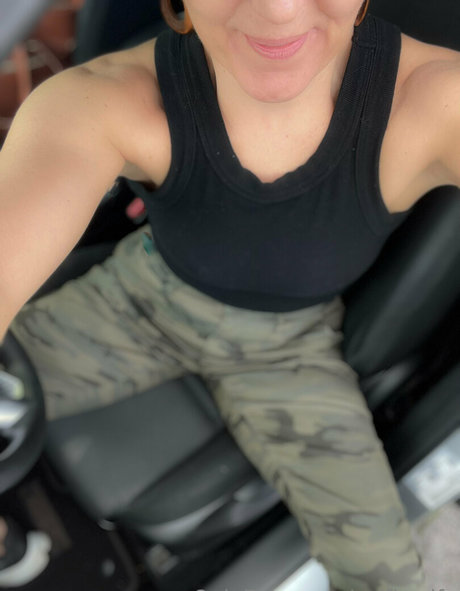 SelfieWife beautiful model pics