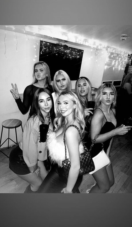 Isabella B erotic actress pics