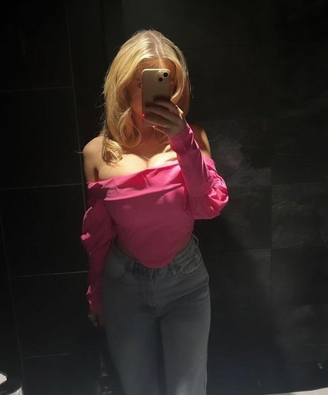 Isabella B nice actress photo