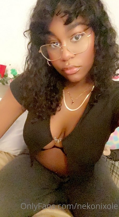 nekonixole sex model photos