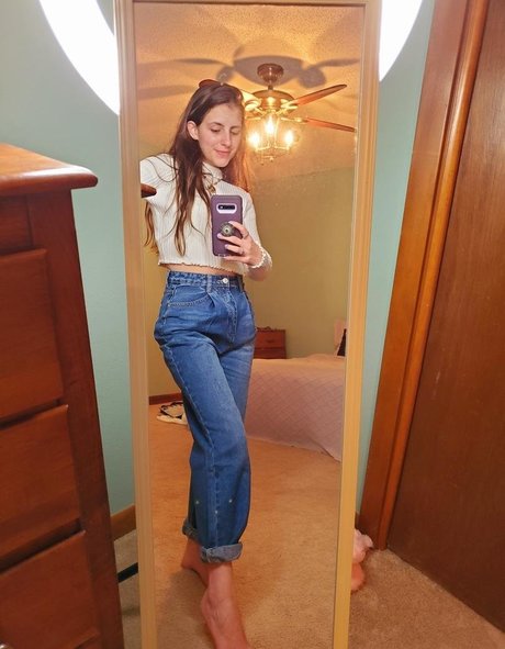 TwoPrettyFeet model hd photos