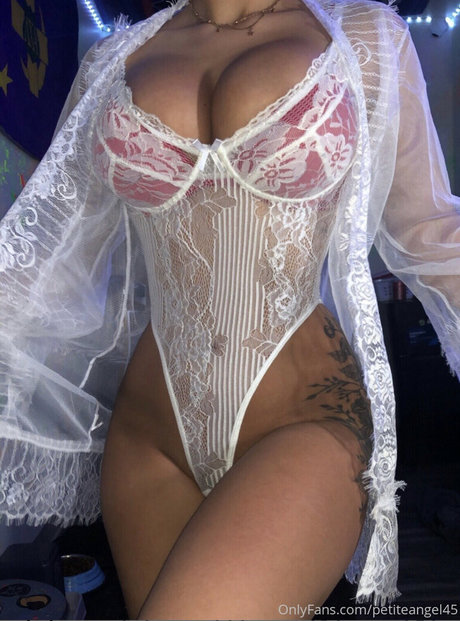 Ashleigh Highland exclusive model archive