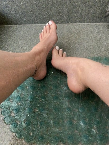 thigh high boots onlyfans hd images