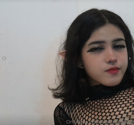 dafnehidding nude model pics