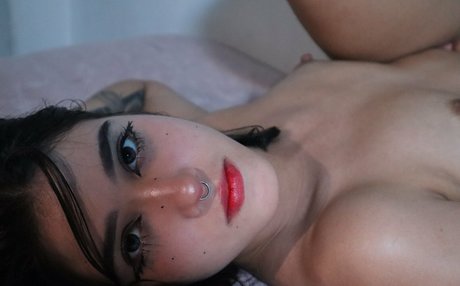 dafnehidding nudes actress images