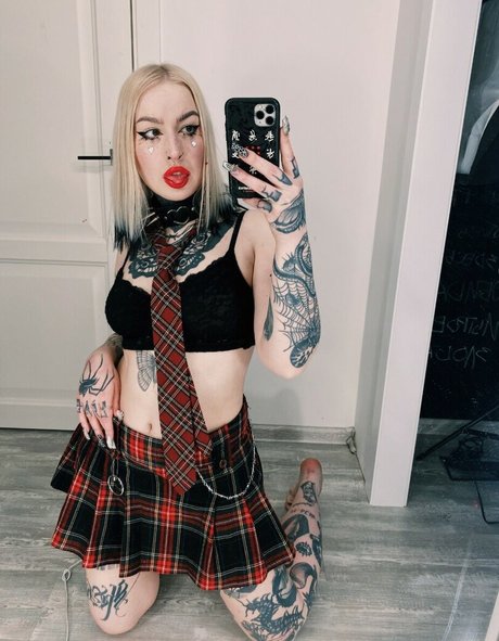 dariamilk model hd image