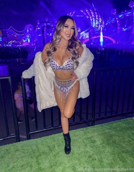 keepingupwkim star high quality pic