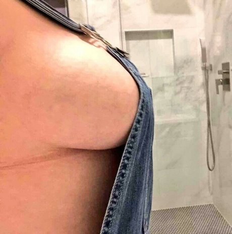 Salaciouspeachy model sexy pictures