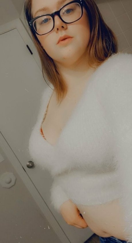 elizabethlily19 pornstar nude archive