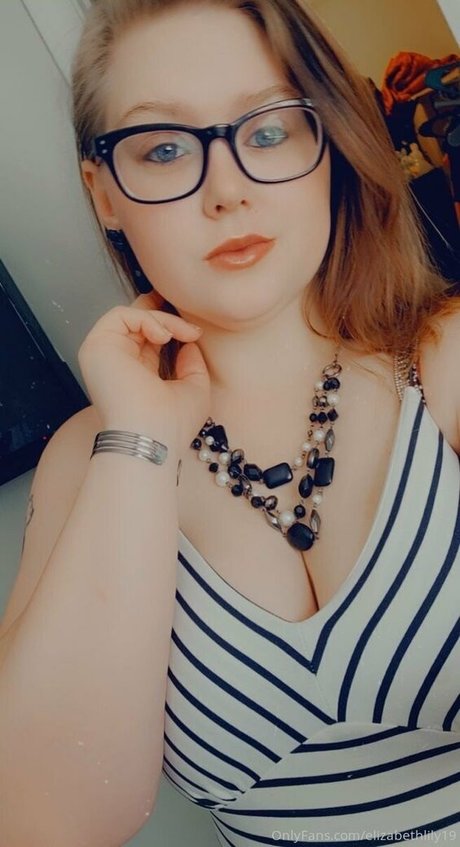 elizabethlily19 star photo