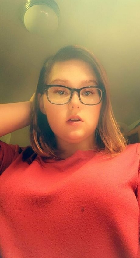 elizabethlily19 hd pornstar photo