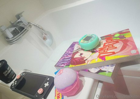 Soft kittn art model image