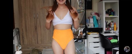 Itsjustkeira pornographic model photo