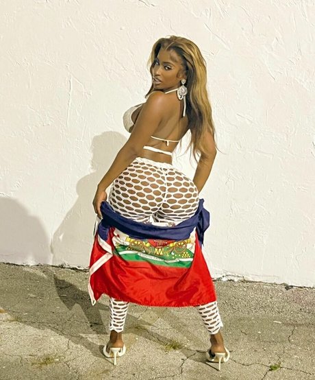 Hispaniola sexy actress image