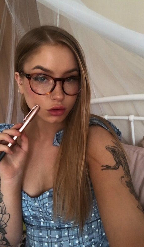 Nsfiw pretty actress pictures