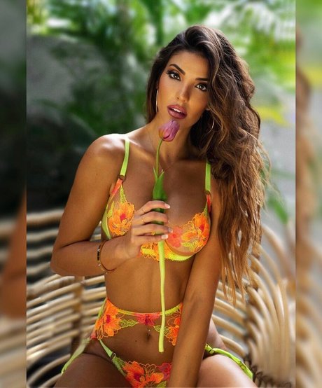 Sabrina Calvo star sexy pic