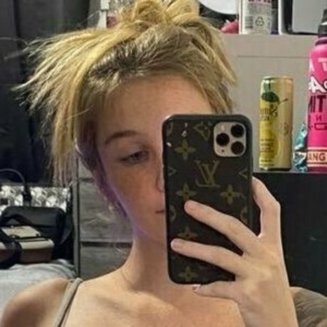 thick girls onlyfans erotic photo