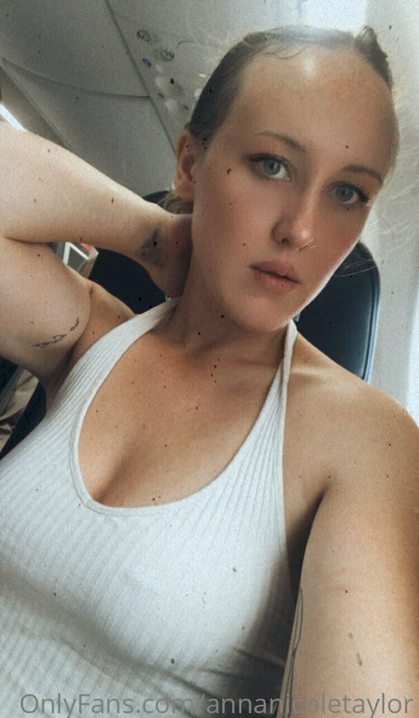 annanicoletaylor nude model photos