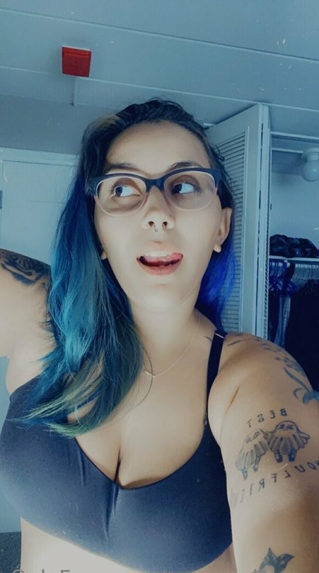 queenjuliaoxx naked model galleries