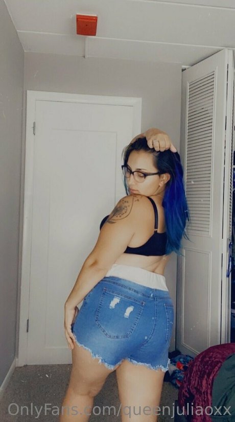 queenjuliaoxx star erotic pic
