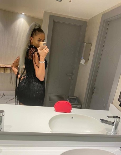 huge fake tits onlyfans beautiful naked image