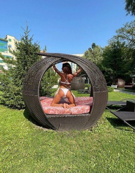 hot and wild erotic actress gallery