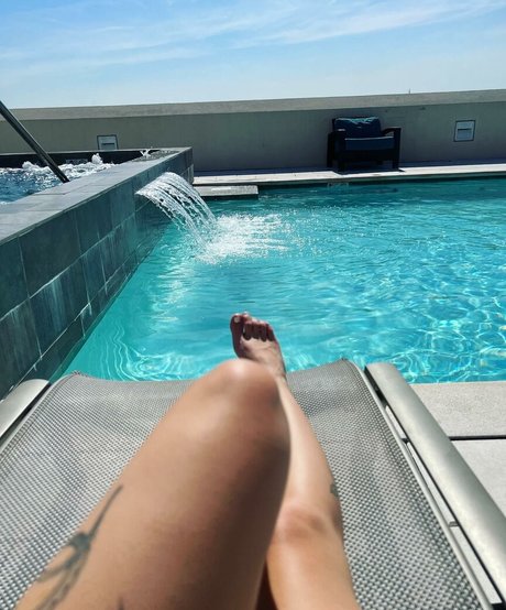 emusnotdeadpremium best actress photos