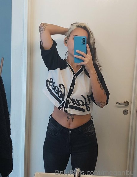 meganbut model nude pics