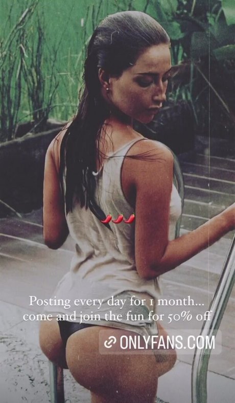 Charlotte Lion model hd photo