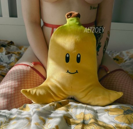 petite blonde milf onlyfans free naked photo