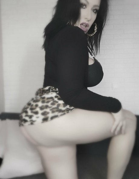 golosina30 model pornographic photo