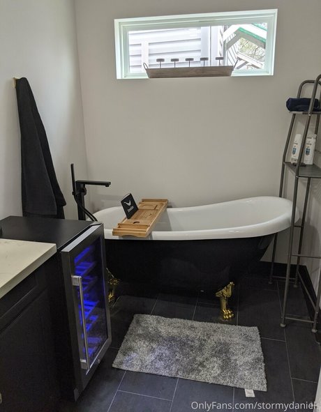 stormydaniels star erotic photo