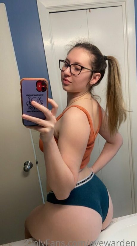 Eve Warden star best pics