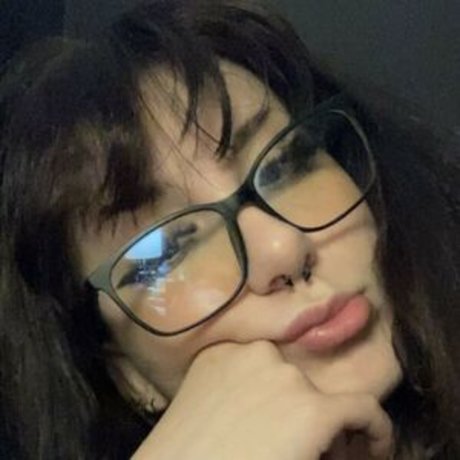 Lilgoth679 model free galleries