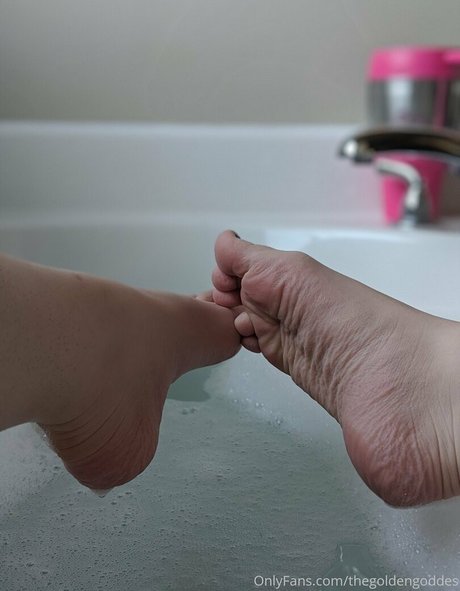 huge fake tits onlyfans porno picture