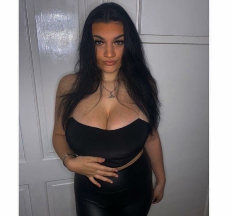 Chloe Ann Whitham naked model pictures