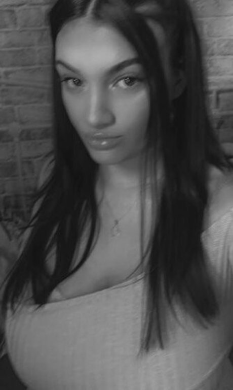 Chloe Ann Whitham xxx actress photo