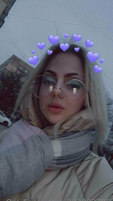 viktoria red model pictures