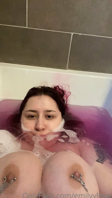 emilyylime model top photo