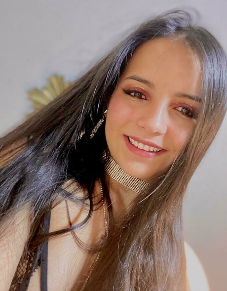 raychell black adult model images