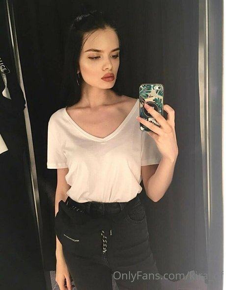 kira of exclusive pornstar img