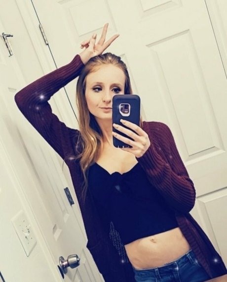 Elle Dainty sexy star images