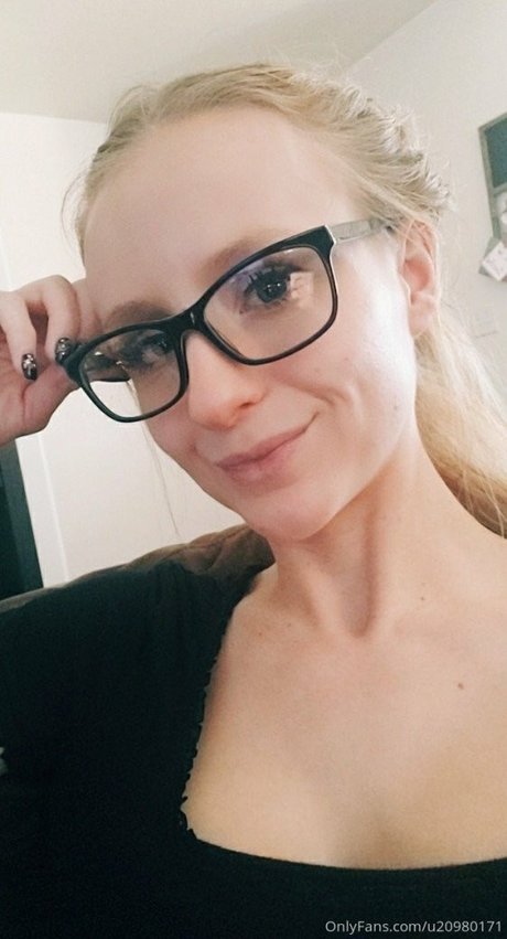 Elle Dainty exclusive pornstar img