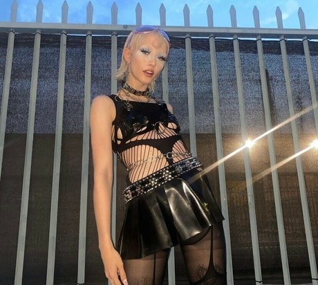 Chloe Moriondo adult model img