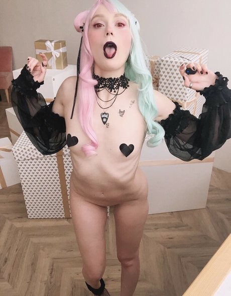 luna lovesword star nudes gallery