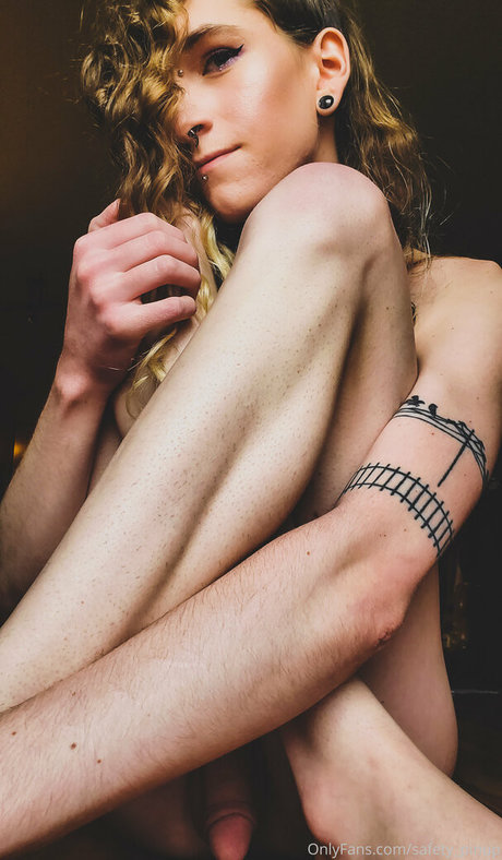 Safety Pinup top star photo