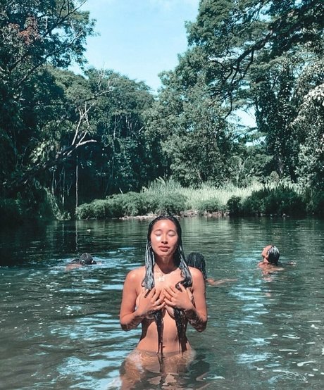 Hitomi Mochizuki art model archive