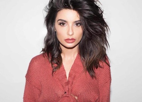 Mikaela Hoover pretty star archive