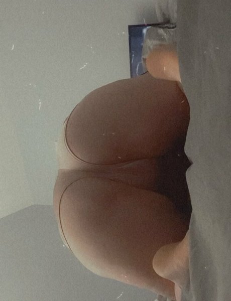 bigtittyemma nude pornstar image