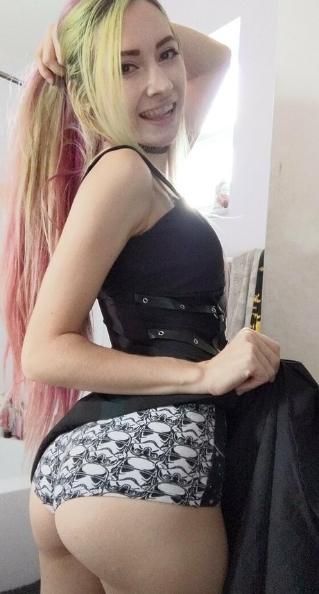 leenamouz model free image